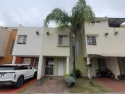 Casa en venta de 3 niveles en venta en Coto El Dorado,...