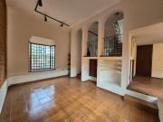 Casa en Venta de 3 pisos en condominio horizontal, Col....