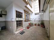 Casa en venta de 3 plantas con piscina, 5 cuartos,...