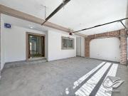 Casa en VENTA de 3 Rec REMODELADA frente a parque / Zona...