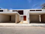 Casa en venta de 3 recámaras con alberca en Dzityá