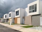 Casa en Venta de 3 Recamaras con Paneles Solares en...