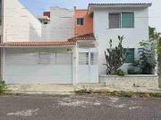 CASA EN VENTA DE 3 RECÁMARAS, CON PORTON ELÉCTRICO, EN...