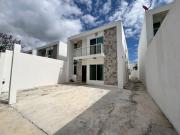 Casa en venta de 3 recámaras con sala doble altura,...