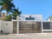 CASA EN VENTA DE 3 RECÁMARAS EN MONTEBELLO