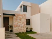Casa en venta de 3 recámaras en privada Cumbres...