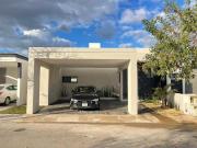 Casa en Venta de 3 recámaras, en PRIVADA LUNARE, Cholul,...