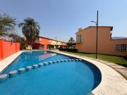 Casa en venta de 3 recámaras en proivada cerrada con...