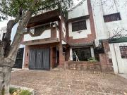 Casa en venta de 4 amb, cochera, patio y teraza