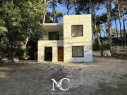 Casa en venta de 4 ambientes a estrenar a metros del mar...