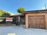 Casa en venta de 4 ambientes con cochera y fondo libre...