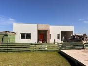 Casa en venta de 4 ambientes con piscina Fincas Joven...