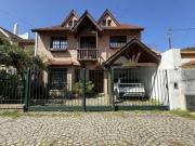 Casa en venta de 4 ambientes en Martínez con cochera...