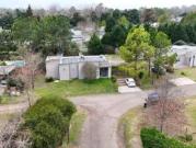 Casa en Venta de 4 ambientes. Parque verde con pileta....