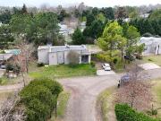 Casa en Venta de 4 ambientes. Parque verde con pileta....