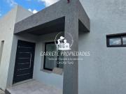 Casa en venta de 4 ambientes y fondo a verde. Barrio...