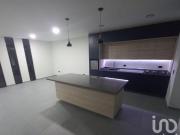 Casa en venta de 4 cuartos frente a parque en Cañadas...