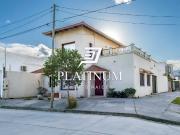 Casa en venta de 4 dormitorios c/ cochera en Barrio...