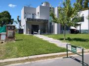 Casa en venta de 4 dormitorios c/ cochera en Haras Santa...
