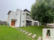 Casa en venta de 4 dormitorios c/ cochera en Las Acacias