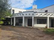 Casa en venta de 4 dormitorios c/ cochera en Luzuriaga
