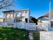 Casa en venta de 4 dormitorios c/ cochera en Monte Hermoso