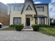 Casa en venta de 4 dormitorios c/ cochera en San Miguel...