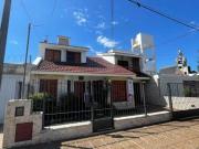 Casa en Venta de 4 Dormitorios, con Cochera, Apto...