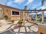 Casa en venta de 4 dormitorios con gran amarra en lote...