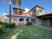 Casa en Venta de 4 Dormitorios con Pileta en Rosario La...