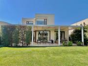 CASA EN VENTA DE 4 DORMITORIOS EN COLINA