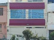 CASA EN VENTA DE 4 DORMITORIOS MAS LOCAL COMERCIAL...