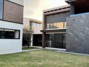 Casa en venta de 4 habitaciones increible zona de Lomas...