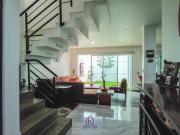 Casa en venta de 4 habitaciones, terraza, sala de cine y...