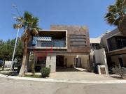 CASA EN VENTA DE 4 RECAMARAS, CON ALBERCA EN FRACC...