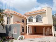 Casa en Venta de 4 recamaras en Col. Lomas de Rosales