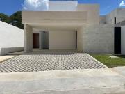 Casa en venta de 4 recámaras en la zona de Temozon Norte