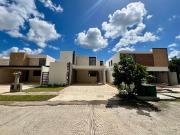 Casa en venta de 4 recamaras en privada zona norte de...