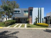 Casa en venta de 4 recámaras junto a parque en Casa Fuerte