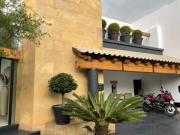 Casa en Venta de 4 recámaras y alberca en Lomas de...