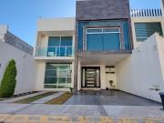 CASA EN VENTA DE 4 RECAMARAS Y ROOF GARDEN EN SAN JAVIER...