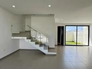 CASA EN VENTA DE 4 RECÁMARAS Y ROOF GARDEN Equipada y de...