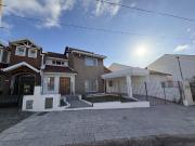 Casa en Venta de 5 amb. Patio con quincho y parrilla....
