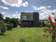 Casa en venta de 5 ambientes c/cochera y muelle propio...