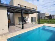 Casa en venta de 5 ambientes con pileta. Barrio Santo...