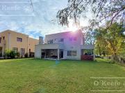 Casa en venta de 5 ambientes en Fincas de Hudson con pileta