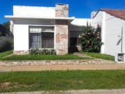 Casa en Venta de 5 ambientes. Patio con pileta. Cochera....