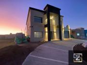 Casa en venta de 5 dormitorios c/ cochera en Horizontes...