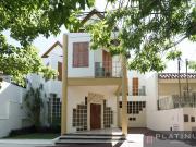 Casa en Venta de 5 Dormitorios Con Cochera, Apta Crédito...