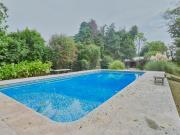 VENTA Casa 5 Dormitorios, Gran Jardín y Piscuna Funes